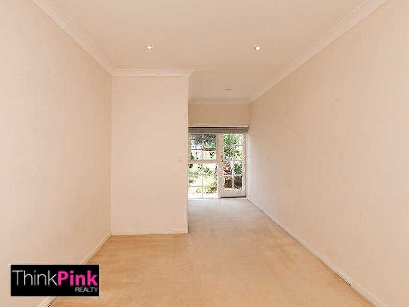 31 Edgewater Road, Salter Point WA 6152