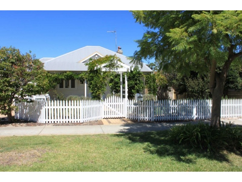 27A Raleigh st, Carlisle WA 6101