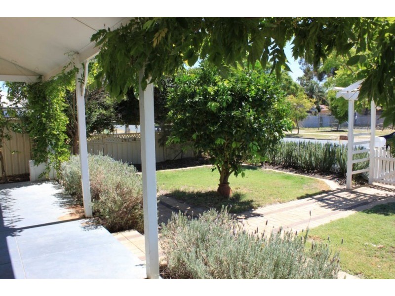 27A Raleigh st, Carlisle WA 6101