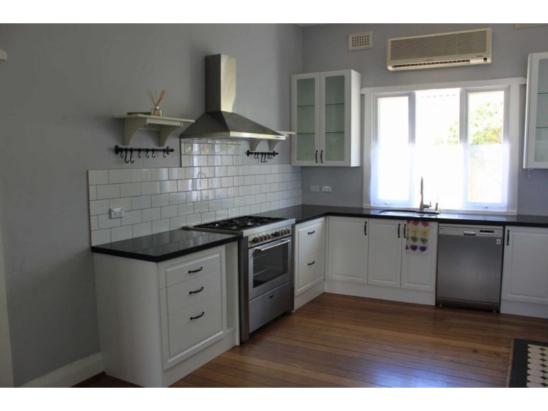 27A Raleigh st, Carlisle WA 6101