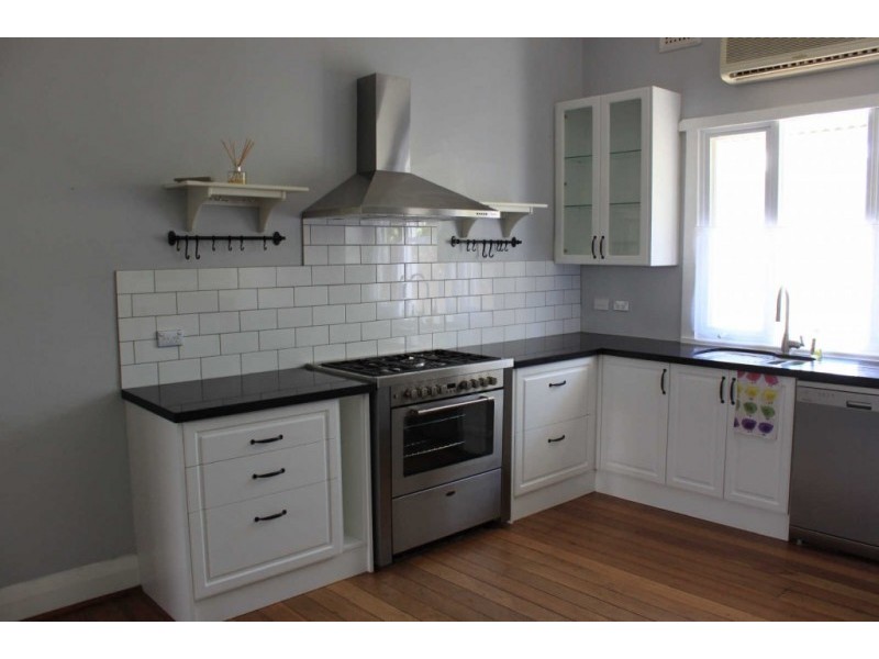 27A Raleigh st, Carlisle WA 6101