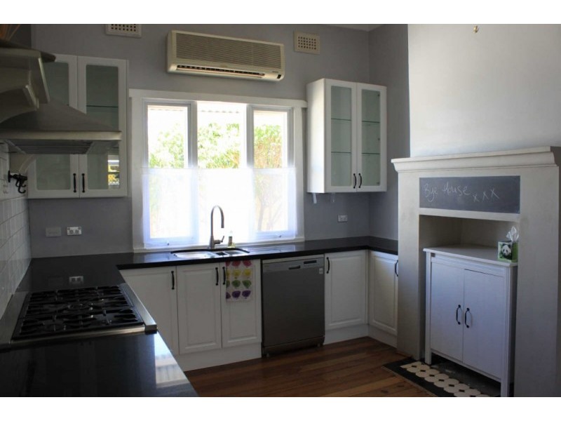 27A Raleigh st, Carlisle WA 6101