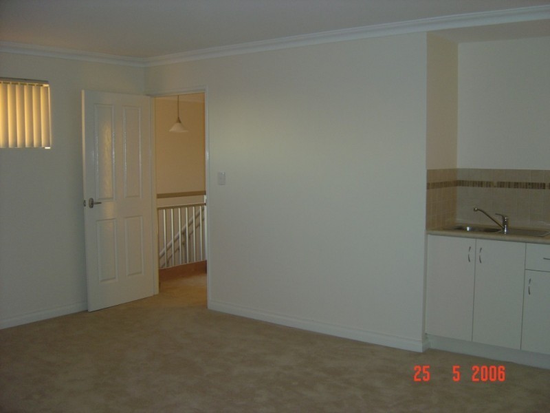 4/8 Hillcrest Road, Kewdale WA 6105