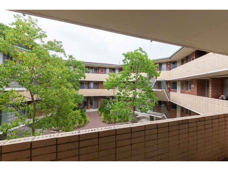 16D/49 Herdsman Parade, Wembley WA 6014