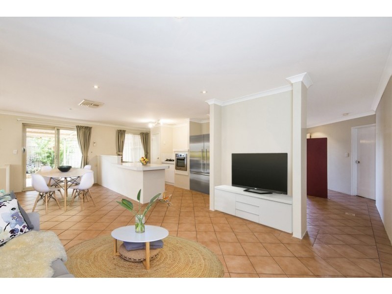 10 Brown Crescent, Seville Grove WA 6112