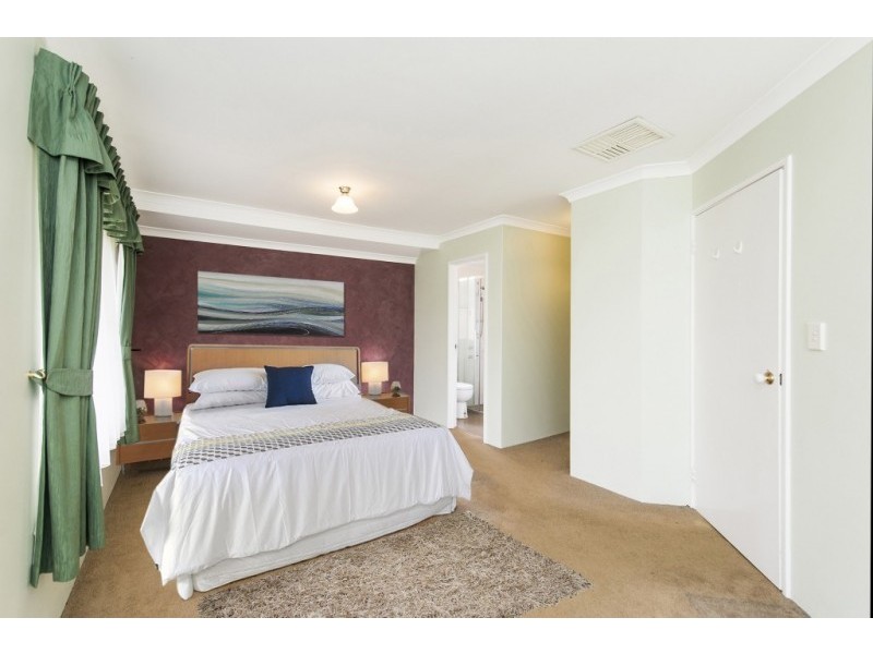 10 Brown Crescent, Seville Grove WA 6112