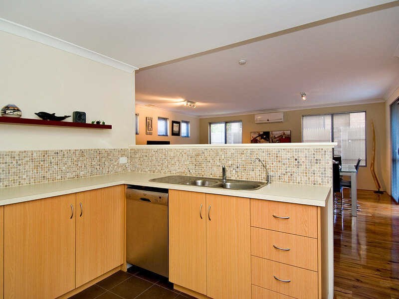 2/271 Fulham Street, Cloverdale WA 6105