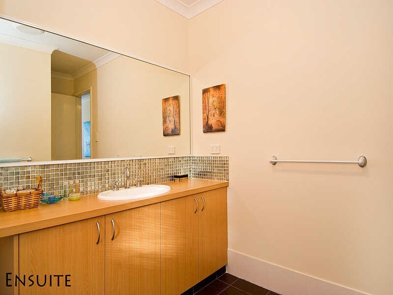 2/271 Fulham Street, Cloverdale WA 6105