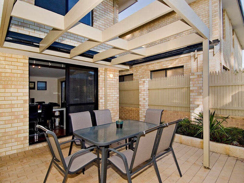 2/271 Fulham Street, Cloverdale WA 6105