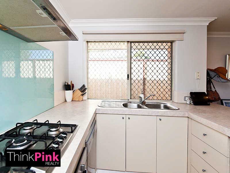 1/278 Wharf Street, Queens Park WA 6107