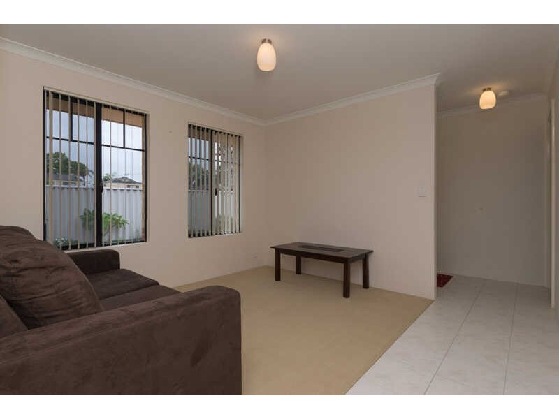 2/14 Beverley Road, Cloverdale WA 6105
