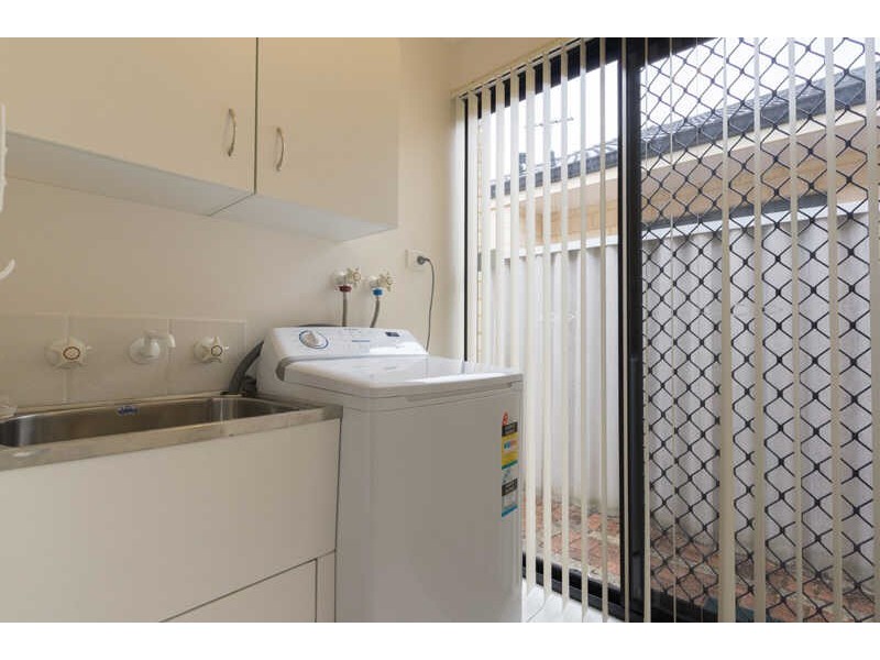 2/14 Beverley Road, Cloverdale WA 6105
