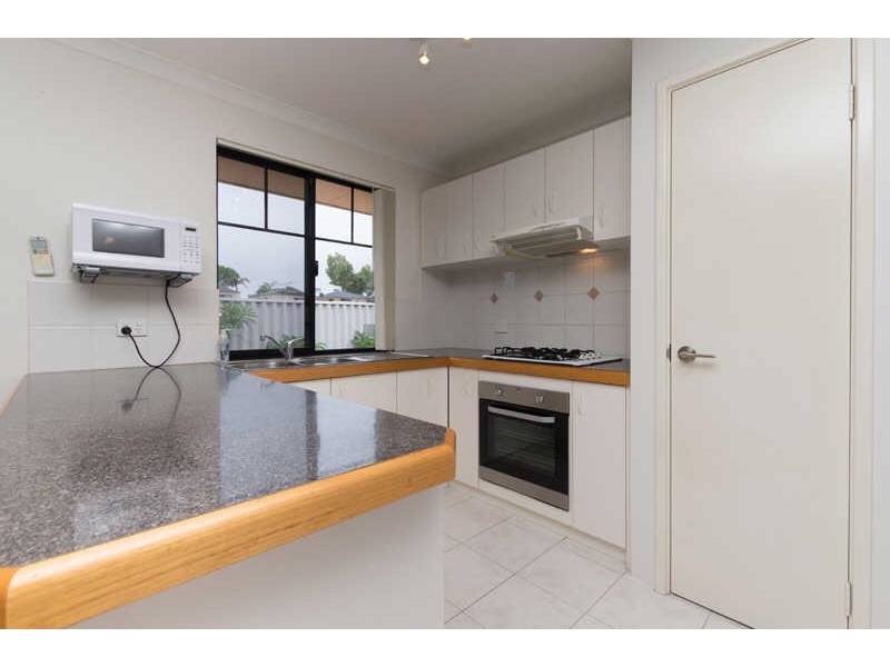 2/14 Beverley Road, Cloverdale WA 6105