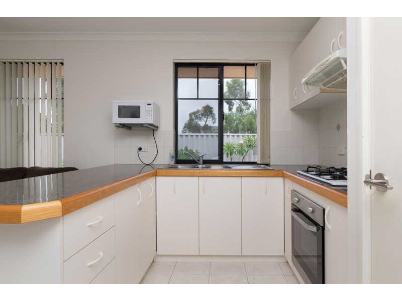 2/14 Beverley Road, Cloverdale WA 6105