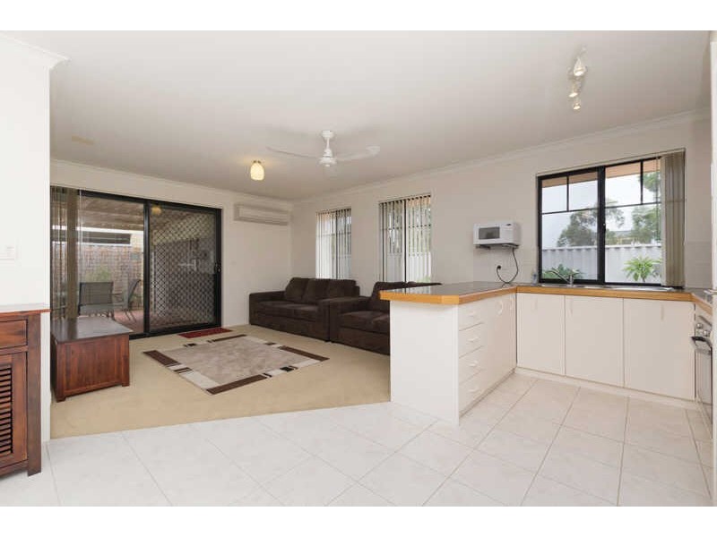 2/14 Beverley Road, Cloverdale WA 6105