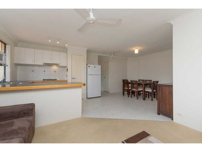 2/14 Beverley Road, Cloverdale WA 6105