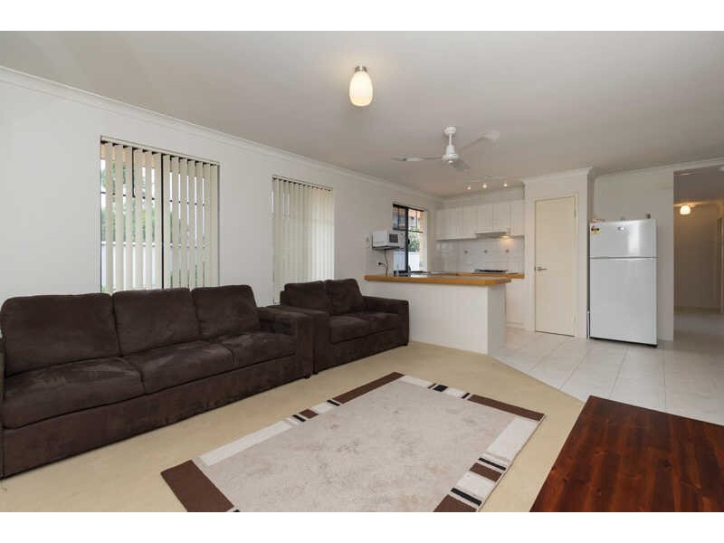 2/14 Beverley Road, Cloverdale WA 6105
