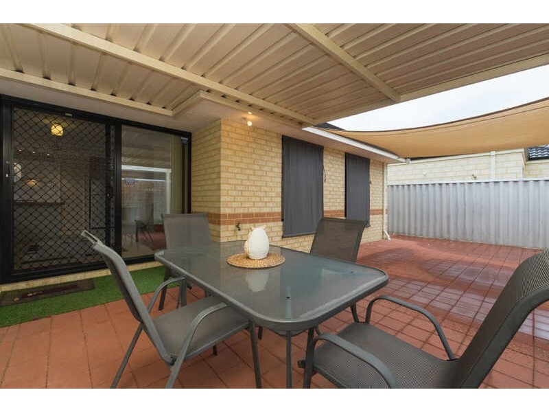 2/14 Beverley Road, Cloverdale WA 6105