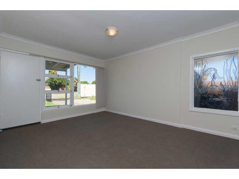 8 Maria Street, Dudley Park WA 6210