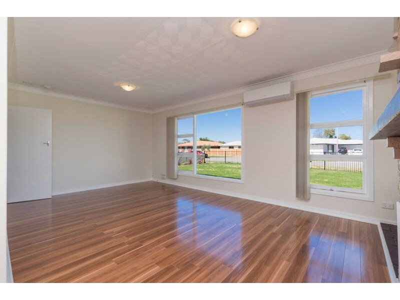 8 Maria Street, Dudley Park WA 6210