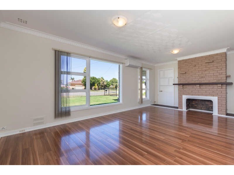 8 Maria Street, Dudley Park WA 6210