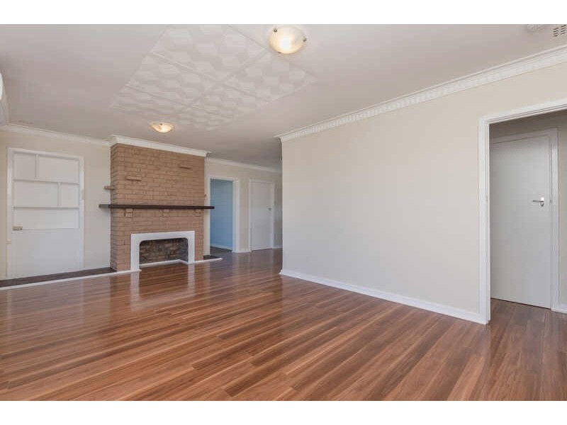 8 Maria Street, Dudley Park WA 6210