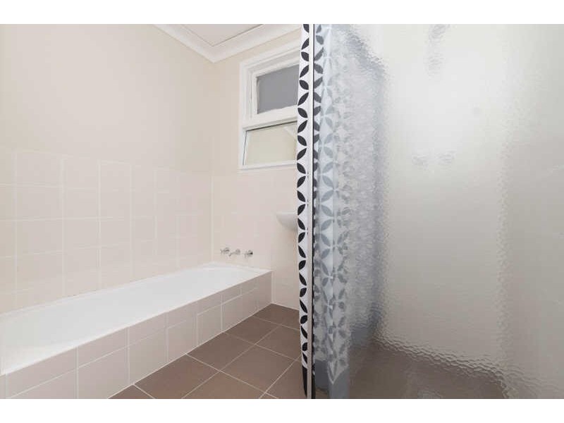 8 Maria Street, Dudley Park WA 6210