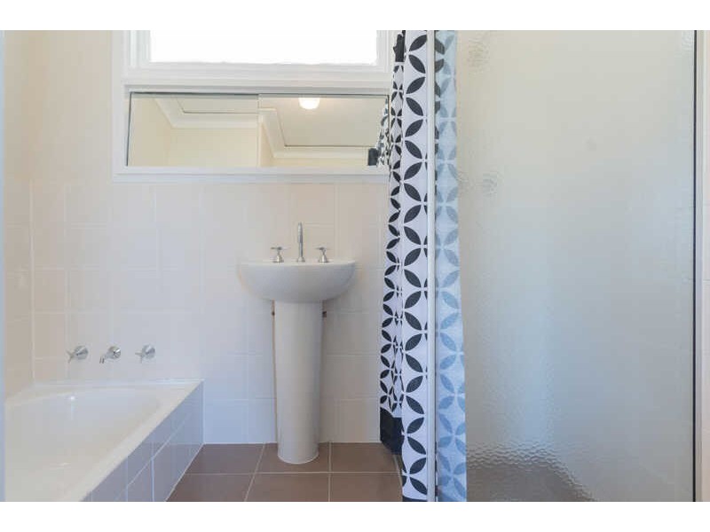 8 Maria Street, Dudley Park WA 6210