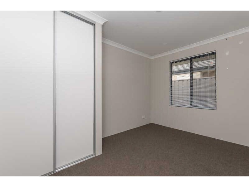 25 Chiltern Avenue, Brookdale WA 6112