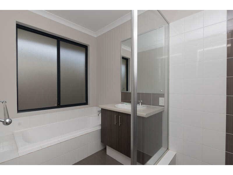 25 Chiltern Avenue, Brookdale WA 6112