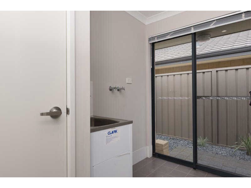 25 Chiltern Avenue, Brookdale WA 6112