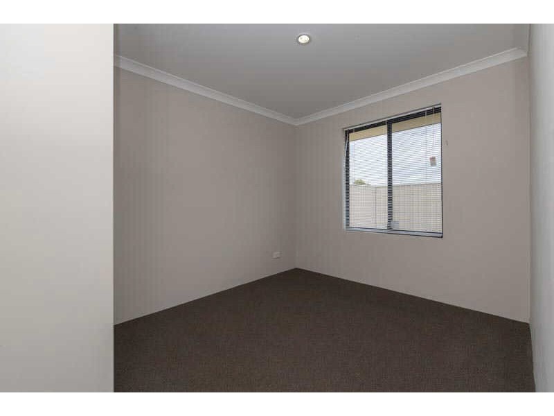 25 Chiltern Avenue, Brookdale WA 6112