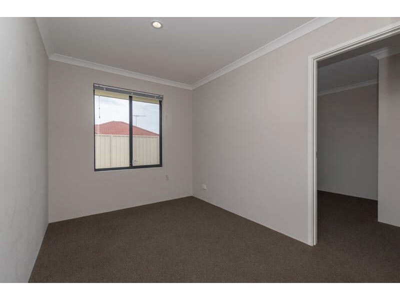 25 Chiltern Avenue, Brookdale WA 6112