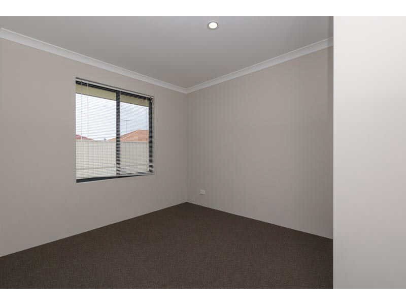 25 Chiltern Avenue, Brookdale WA 6112