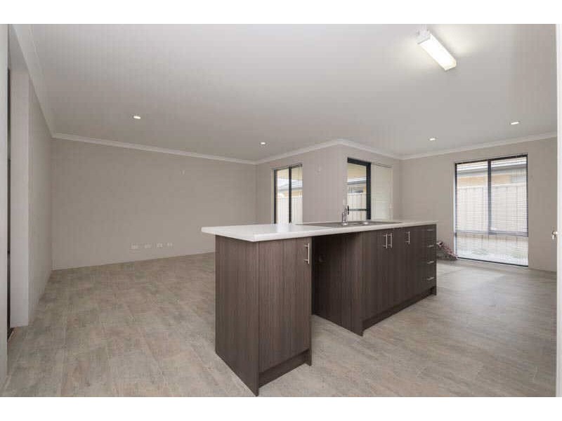 25 Chiltern Avenue, Brookdale WA 6112