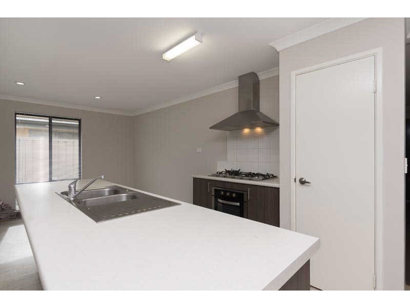 25 Chiltern Avenue, Brookdale WA 6112