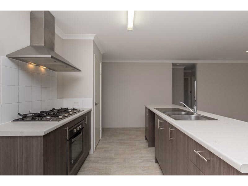 25 Chiltern Avenue, Brookdale WA 6112