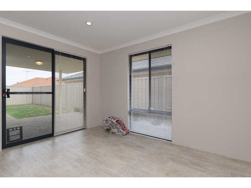 25 Chiltern Avenue, Brookdale WA 6112