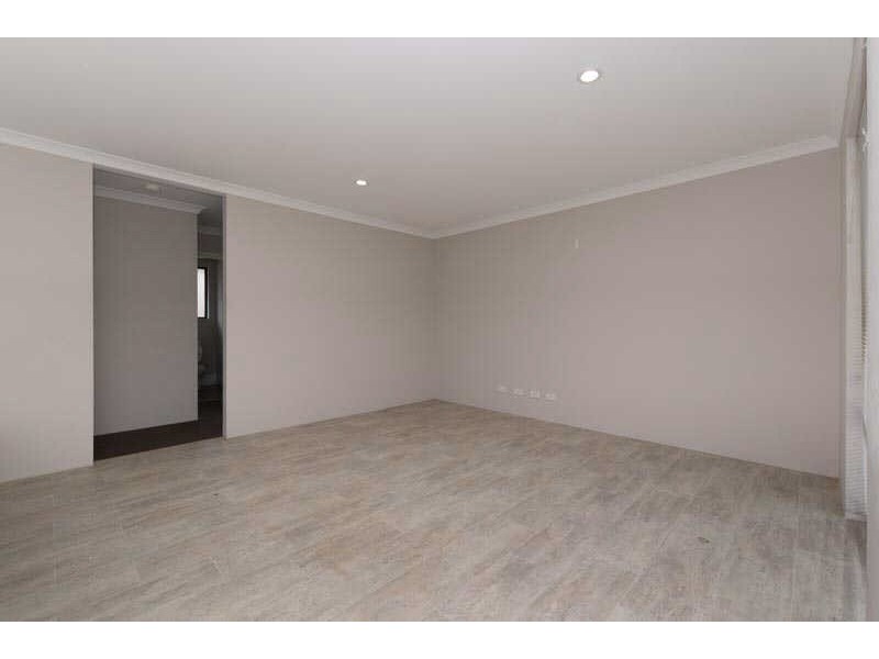 25 Chiltern Avenue, Brookdale WA 6112