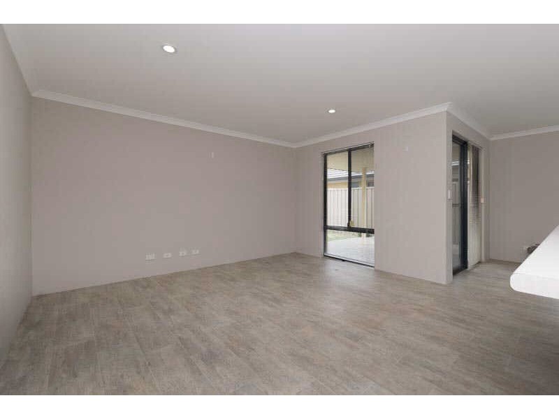 25 Chiltern Avenue, Brookdale WA 6112