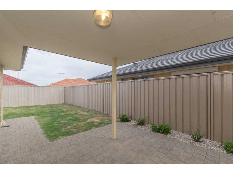 25 Chiltern Avenue, Brookdale WA 6112