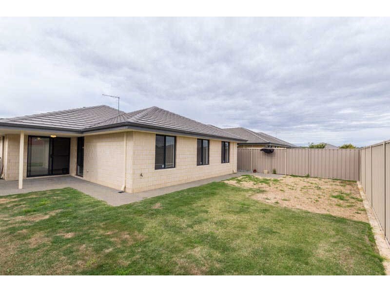 25 Chiltern Avenue, Brookdale WA 6112