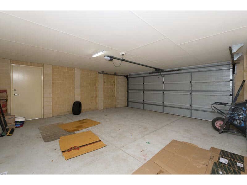 25 Chiltern Avenue, Brookdale WA 6112