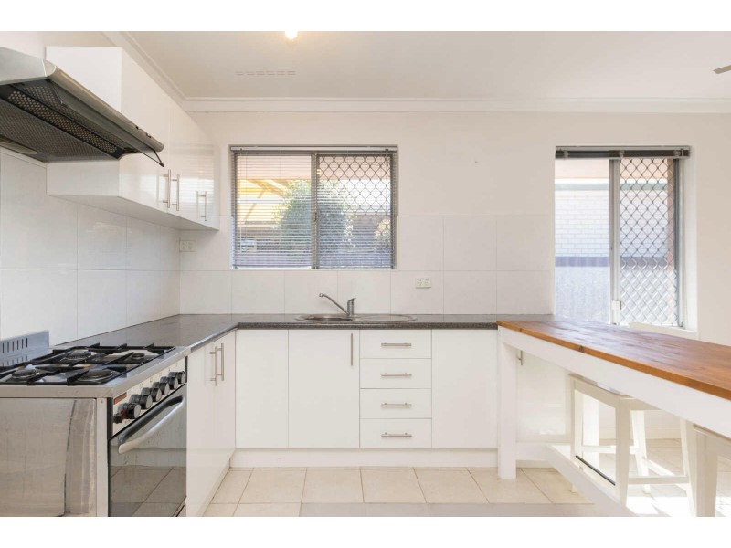 2/11 Astral Avenue, Carlisle WA 6101