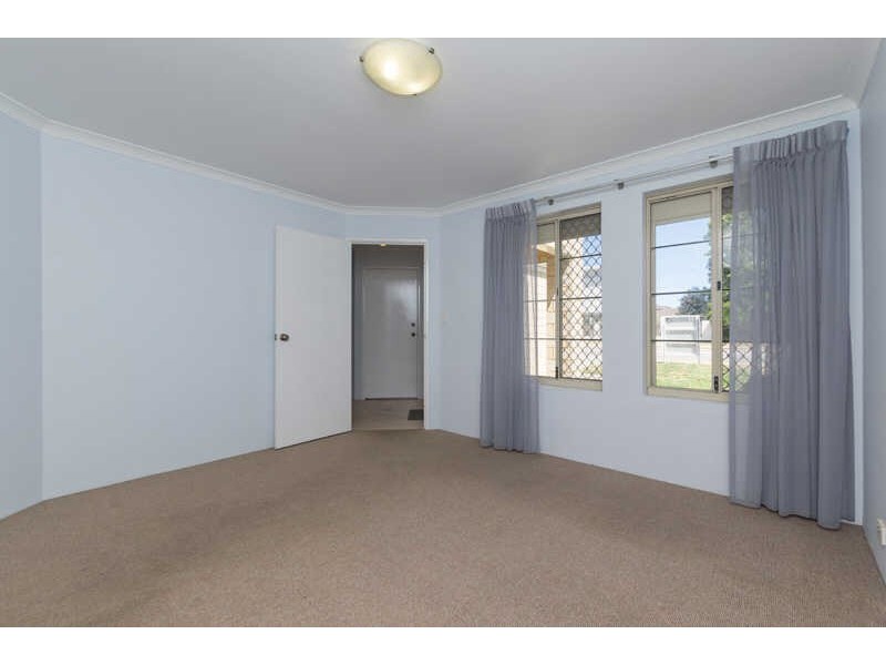 216 Gabriel St, Cloverdale WA 6105