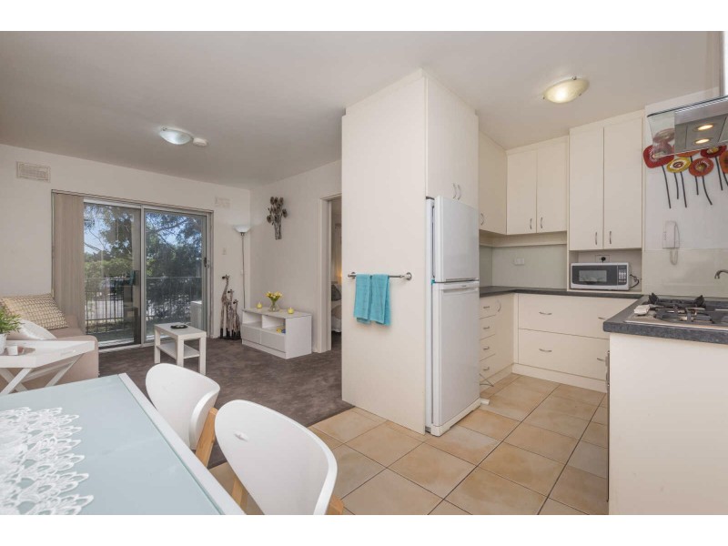 2/1041 Albany Highway, St James WA 6102