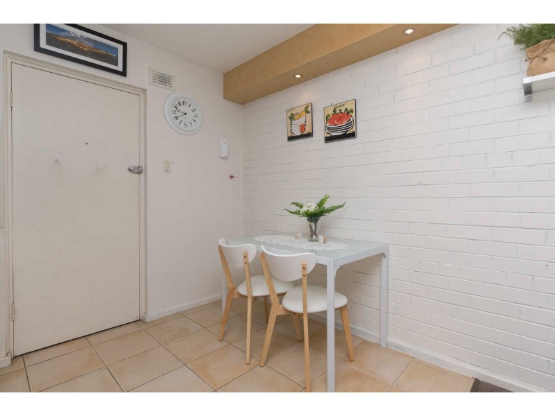 2/1041 Albany Highway, St James WA 6102