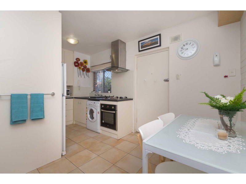 2/1041 Albany Highway, St James WA 6102