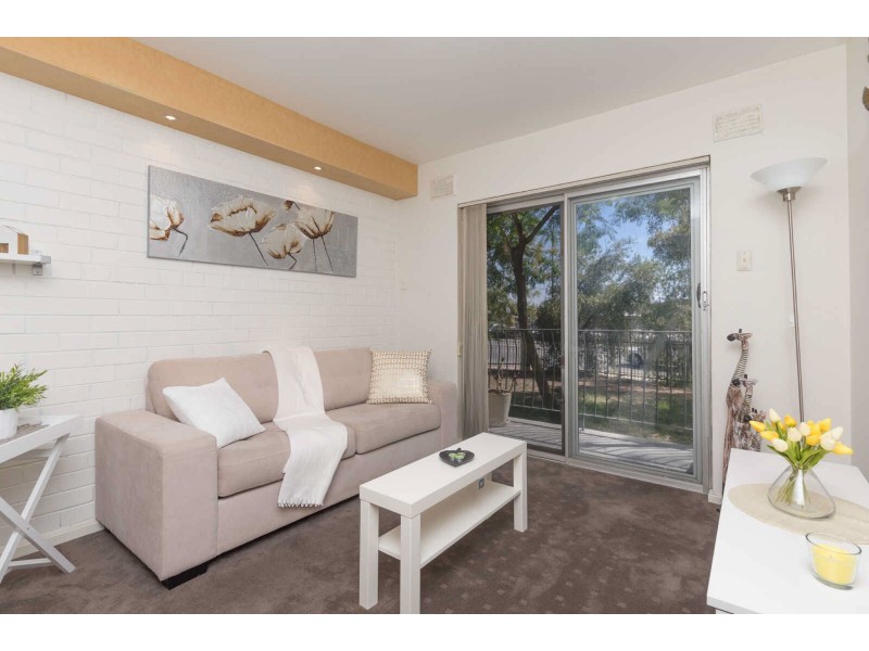 2/1041 Albany Highway, St James WA 6102