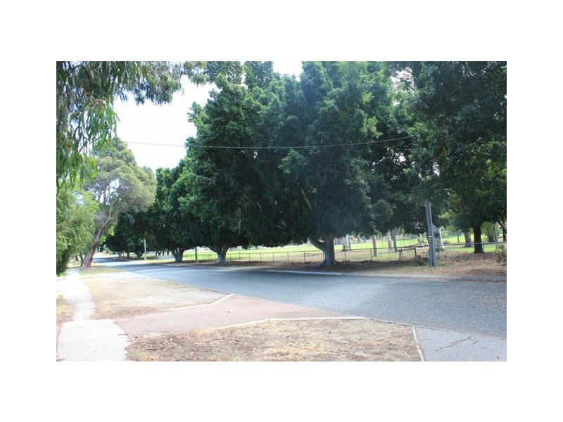 5 Harewood Street, Forrestfield WA 6058